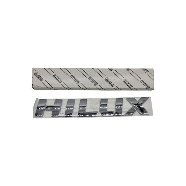 1_638019432490093577 EMBLEMA "HILUX" DE PORTON/ PUERTAS HILUX 2016-2023 ORIGINAL - Imagen 1