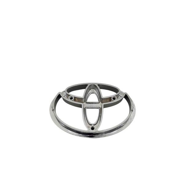 **NO HAY MAS ORIGINAL** EMBLEMA "LOGO" DE PARRILLA  HILUX 1993-2001 4X2 ORIGINAL - Imagen 2