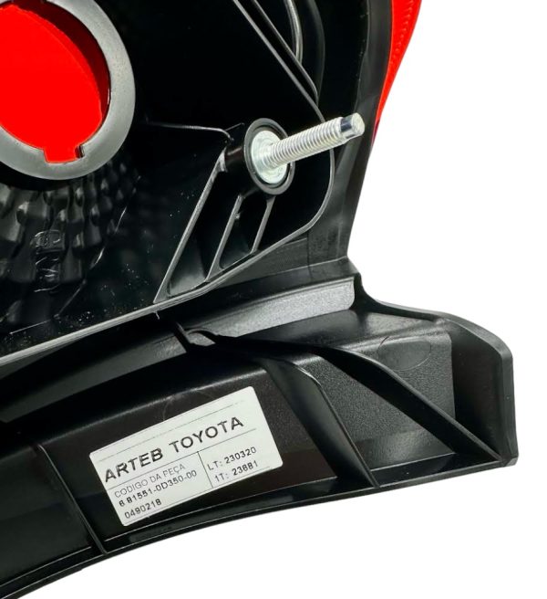 FARO TRASERO ETIOS 2016-2017 5 PUERTAS DERECHO ORIGINAL - Imagen 3