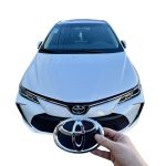 EMBLEMA PARRILLA FRENTE "LOGO" COROLLA 2021-2023 - Imagen 3