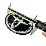 EMBLEMA LOGO PARRILLA HILUX SRX 2021-2026 ORIGINAL